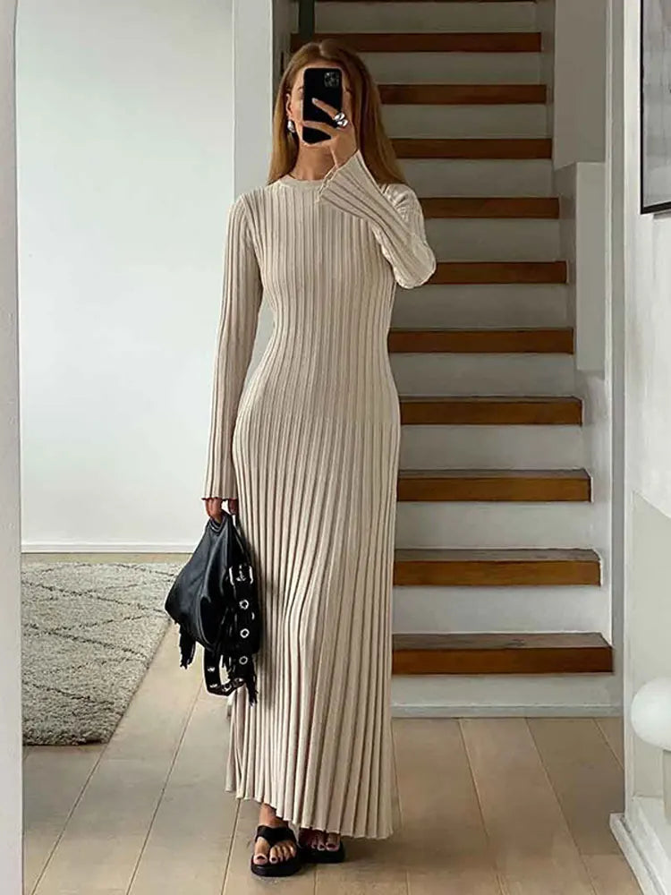 Solid Pleated Knitted Maxi Dress